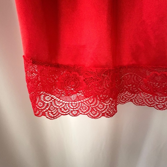 Tracy Red Adjustable Straps Lacey Satiny - Polyester/Spandex Slip - Size L - Picture 5 of 7